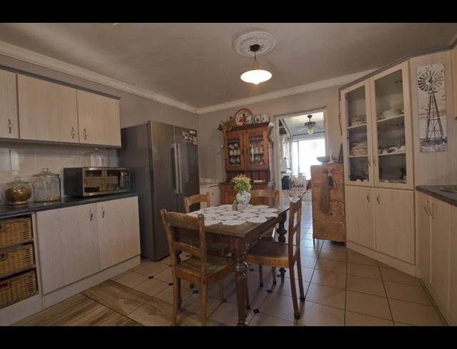 11 BEDROOM HOUSE FOR SALE IN DANA BAY